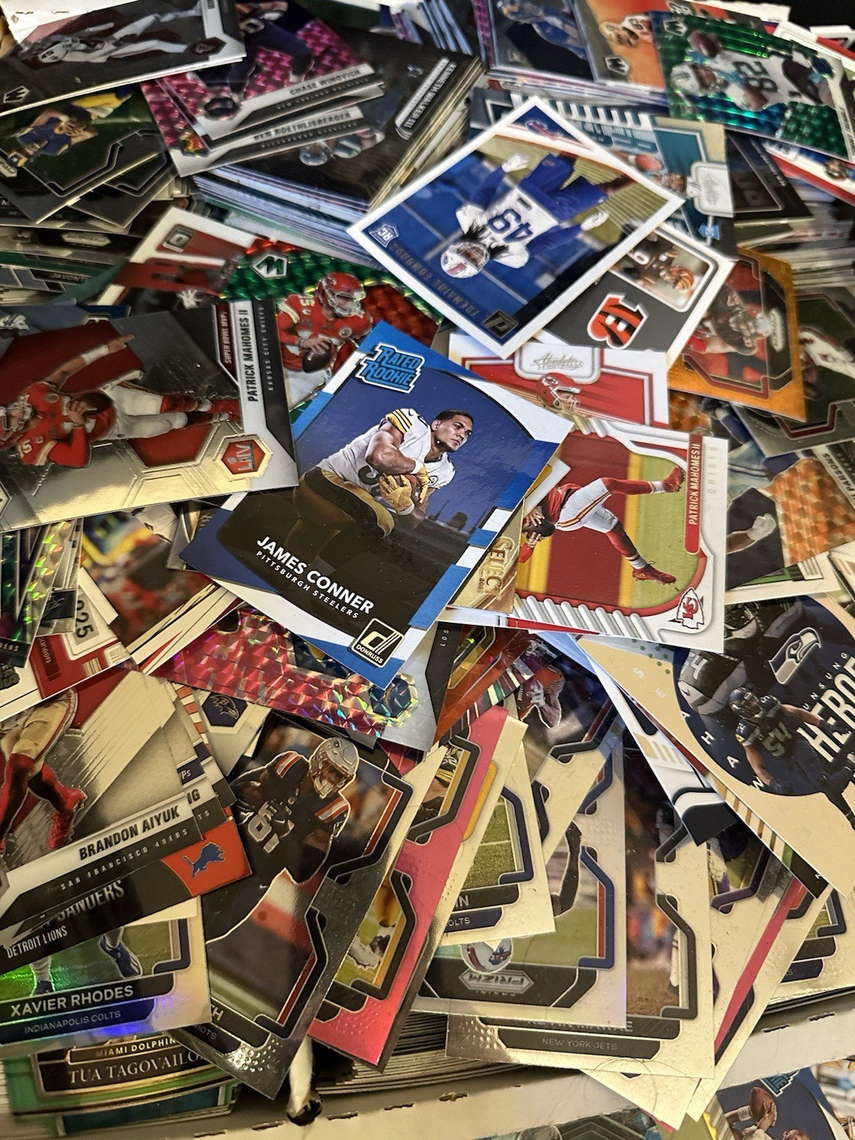 HUGE LOT OF 1000 FOOTBALL CARDS COLLECTION LIQUIDATION SALE NFL