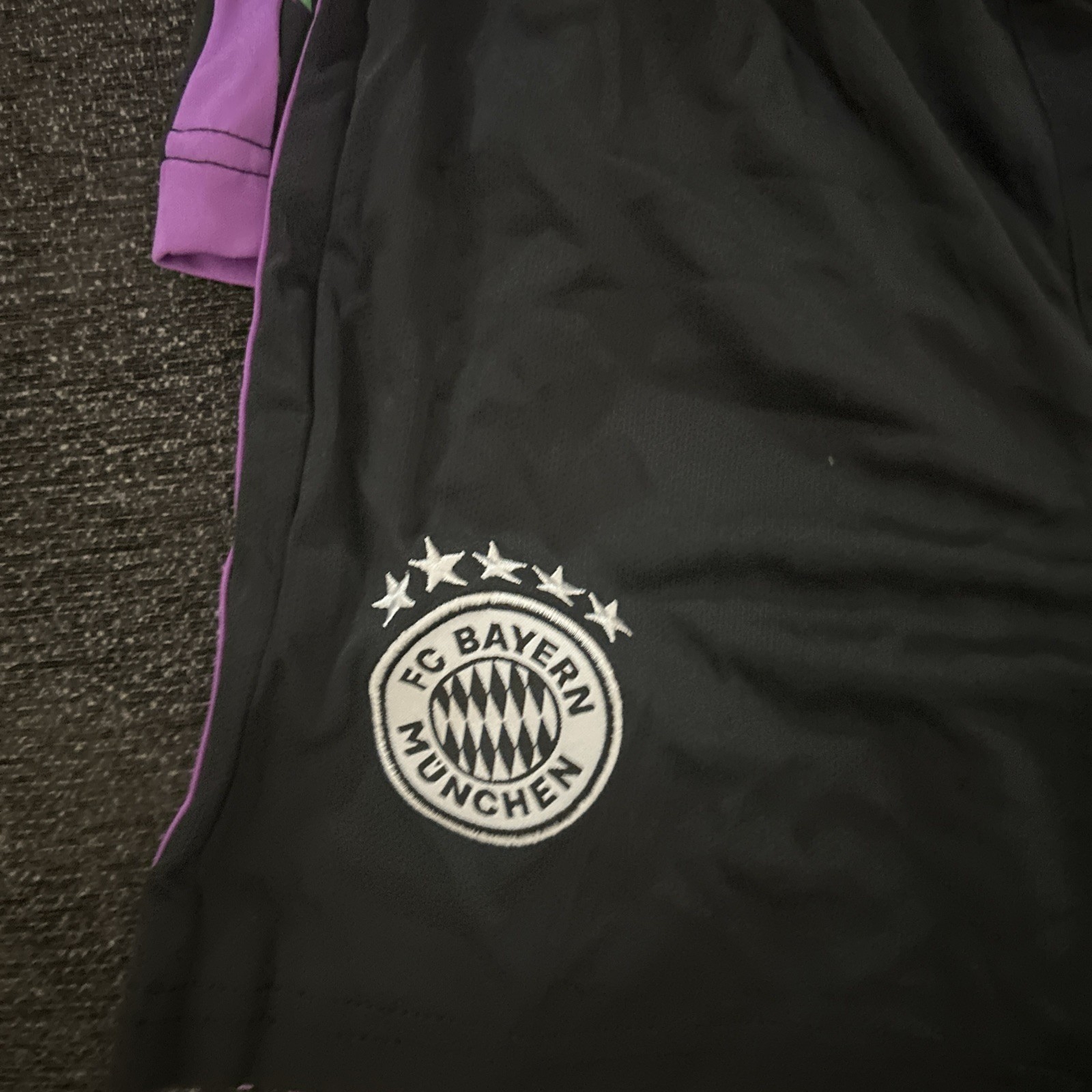 Buyer Munchen Home Soccer Jersey black and short 24 Kid
