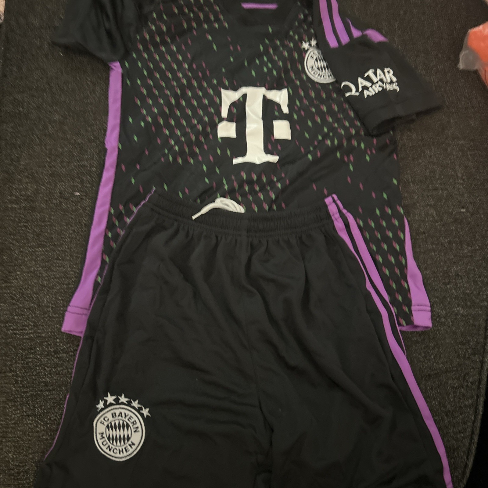 Buyer Munchen Home Soccer Jersey black and short 24 Kid
