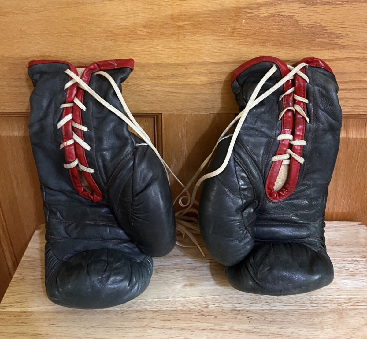 TUF-WEAR Boxing Gloves 10 oz Black Red Trim Laces Vintage Made in USA 1960s?