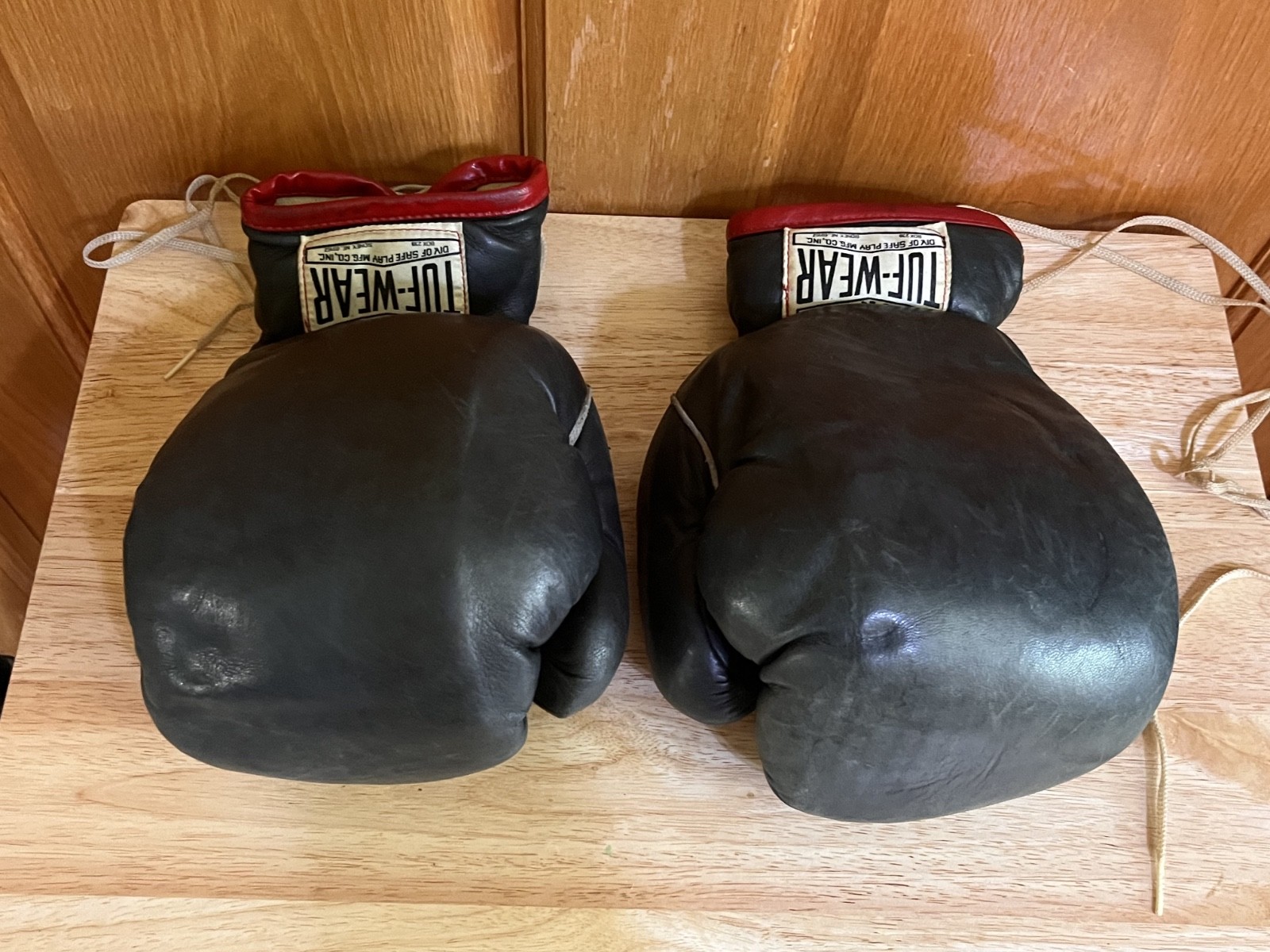 TUF-WEAR Boxing Gloves 10 oz Black Red Trim Laces Vintage Made in USA 1960s?