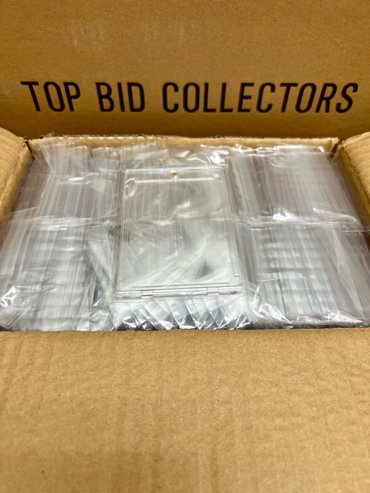 200 Pack Ultra-Thin Magnetic Trading Sports Card Holder 35pt One-Touch Hard Case